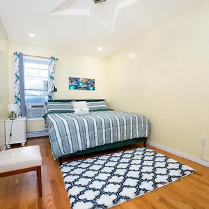 Apartment A Slice Of Paradise Awaits You!, New York